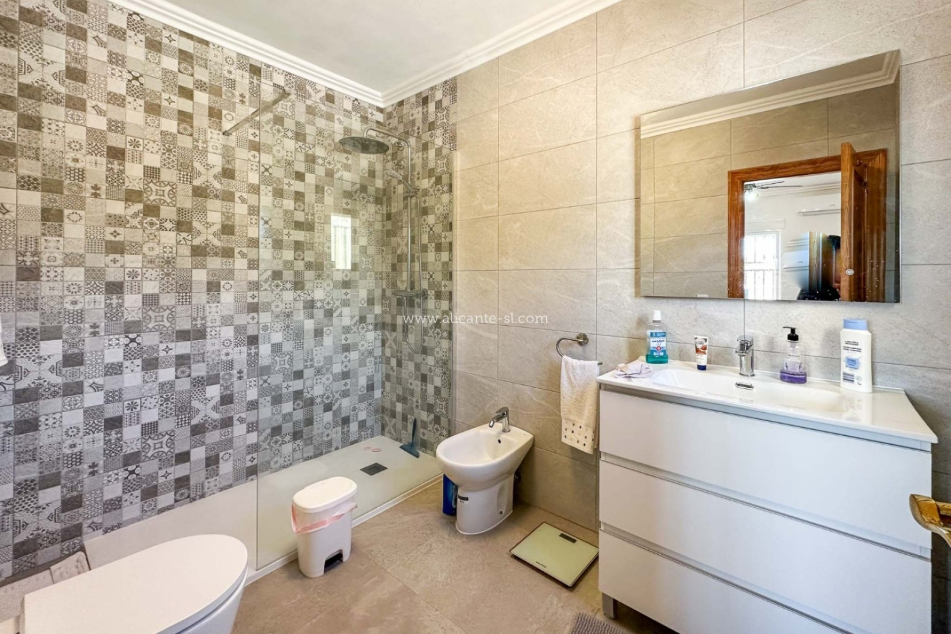 Resale - Villa -
Hondón de las Nieves - Pueblo