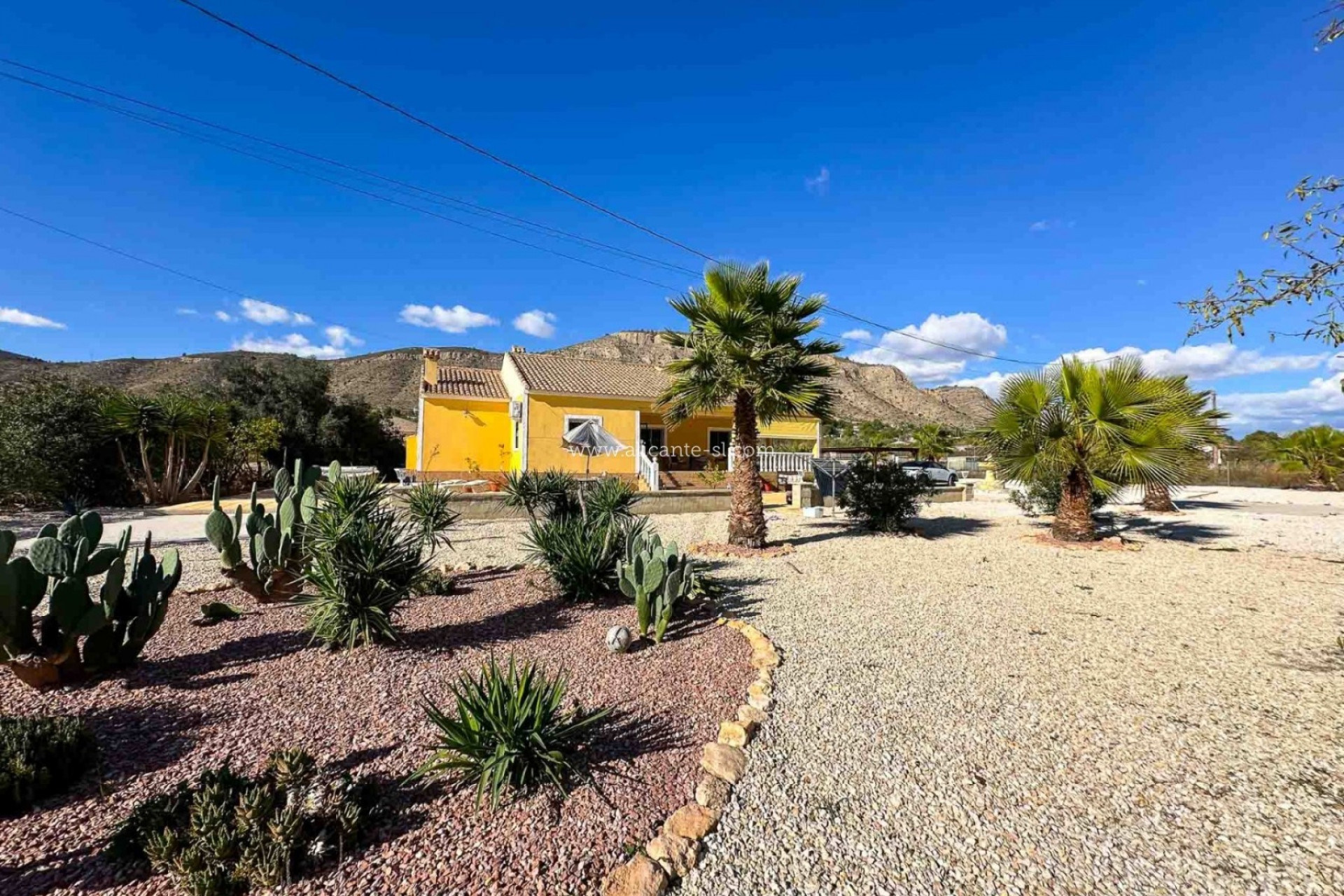 Resale - Villa -
Hondón de las Nieves - Pueblo