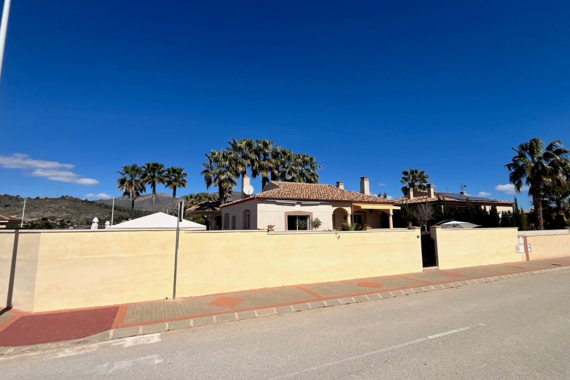 Resale - Villa -
Hondón de las Nieves - Urbaniz La Montañosa