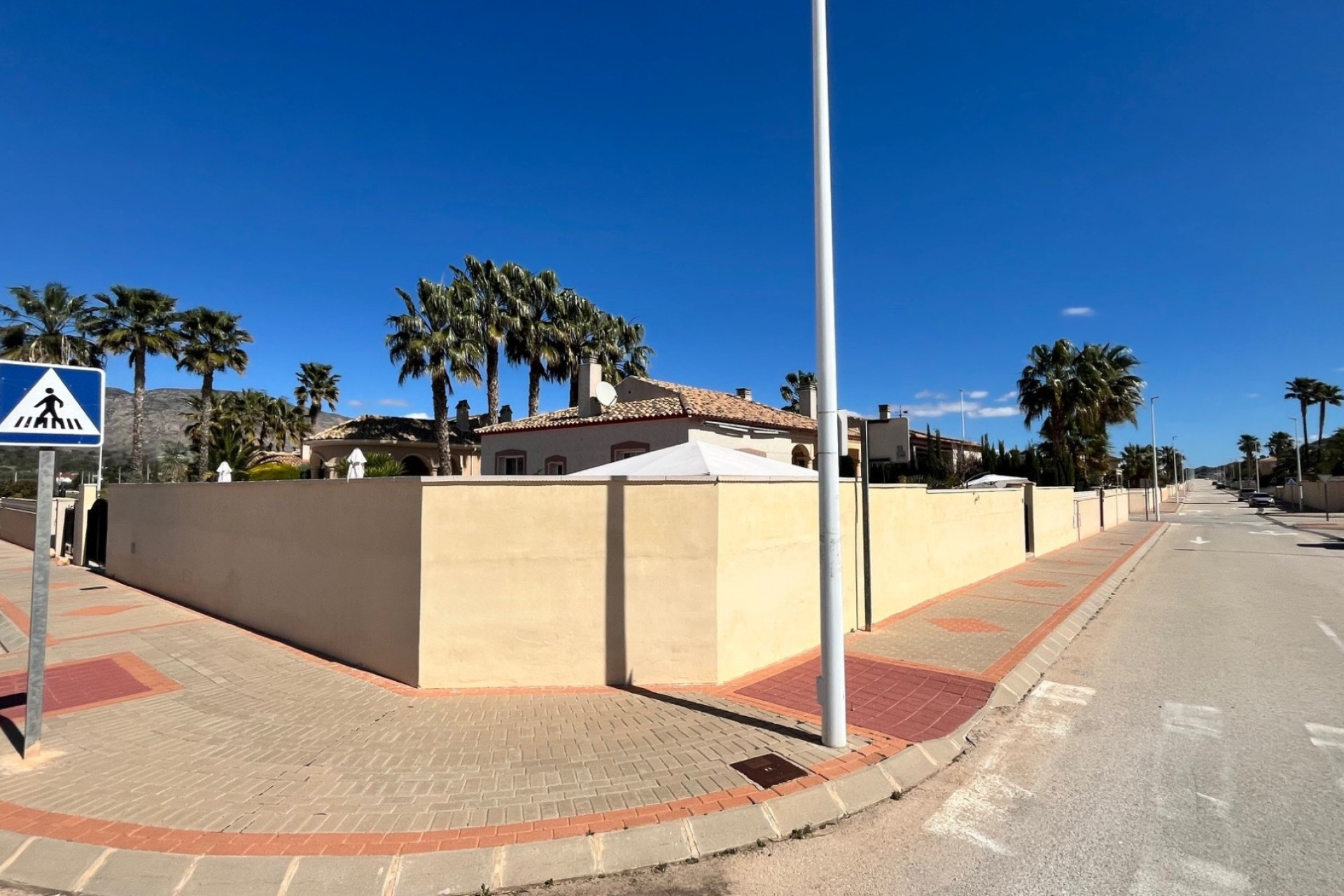 Resale - Villa -
Hondón de las Nieves - Urbaniz La Montañosa