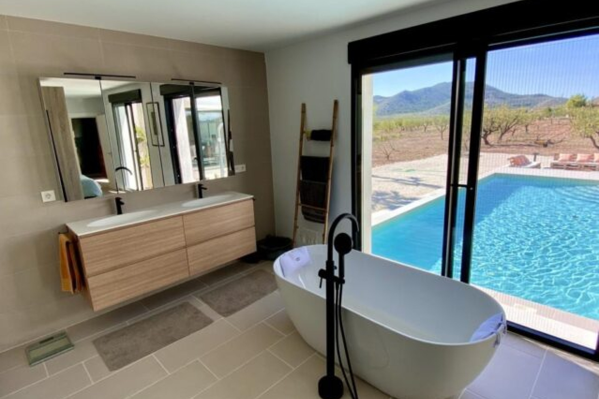 Resale - Villa -
Hondón de las Nieves