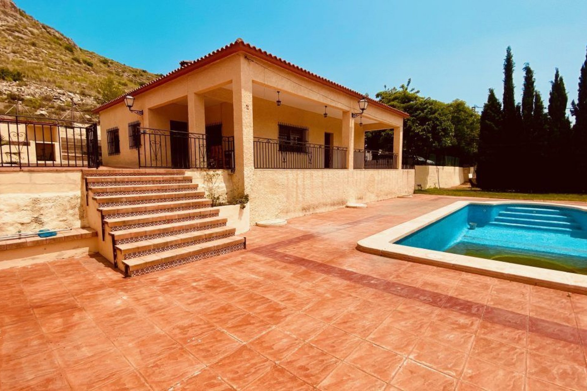 Resale - Villa -
Hondón de las Nieves