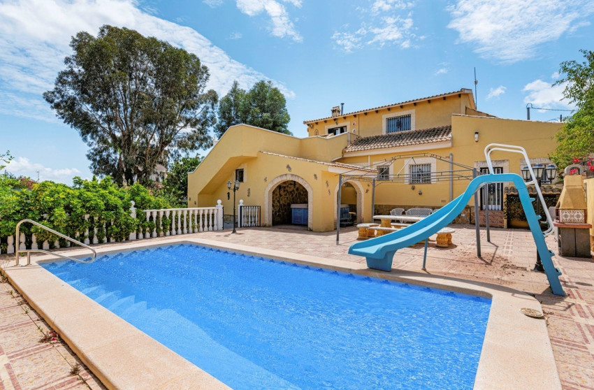 Resale - Villa -
Jacarilla