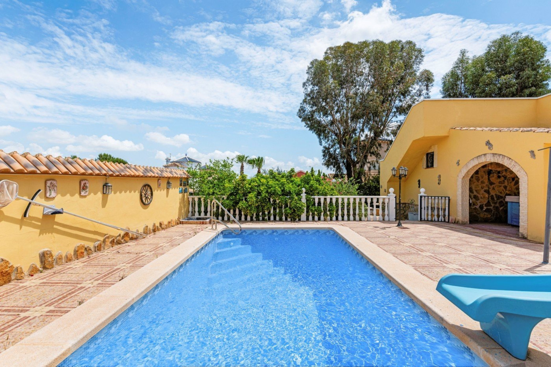 Resale - Villa -
Jacarilla