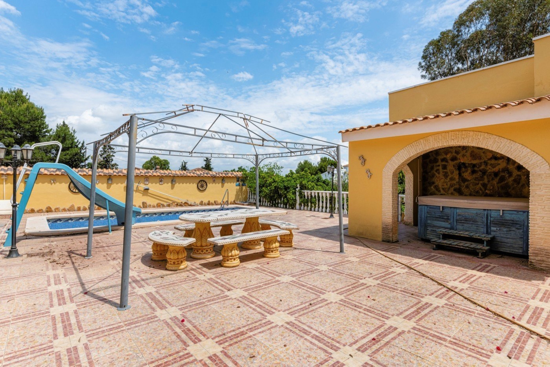 Resale - Villa -
Jacarilla