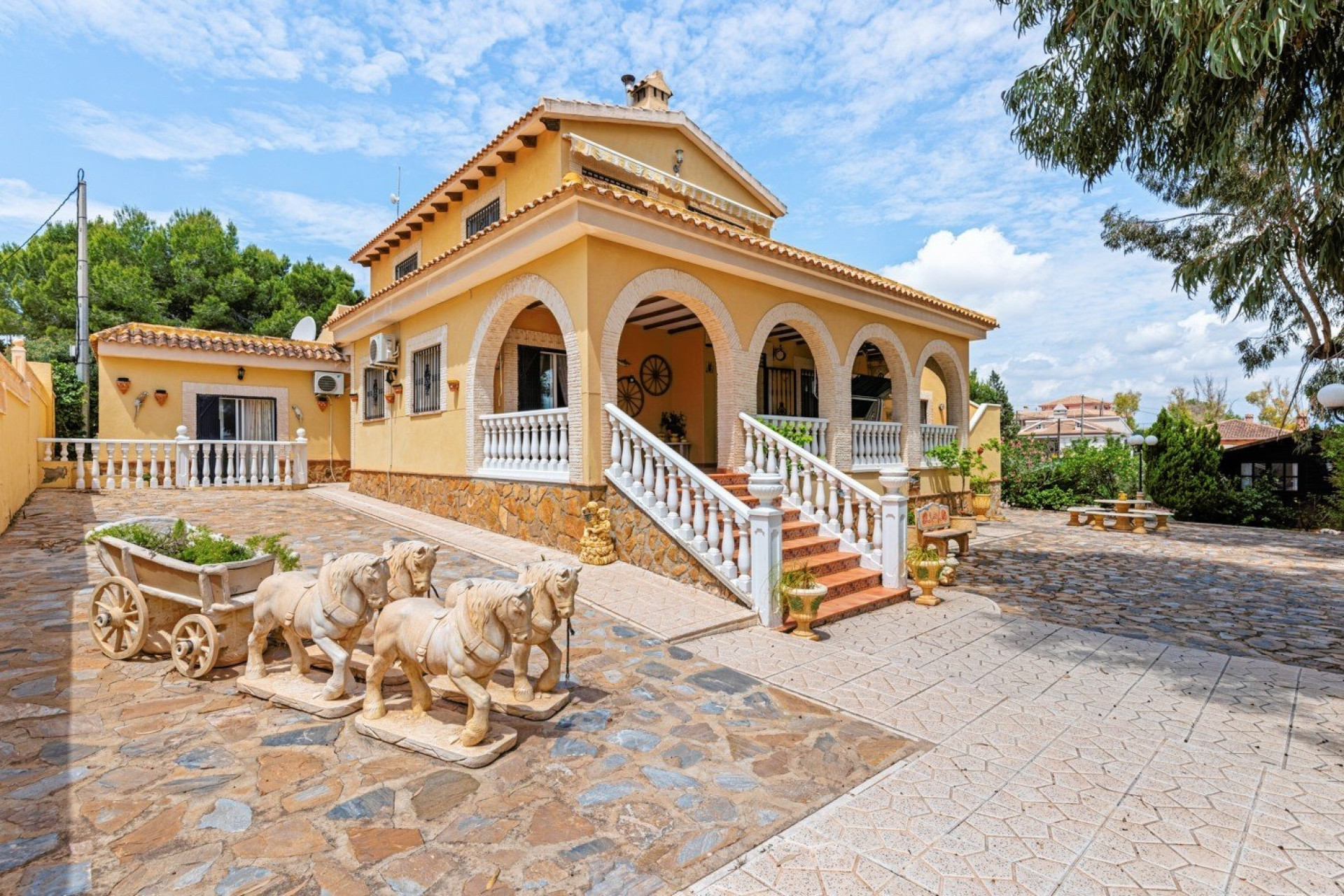 Resale - Villa -
Jacarilla