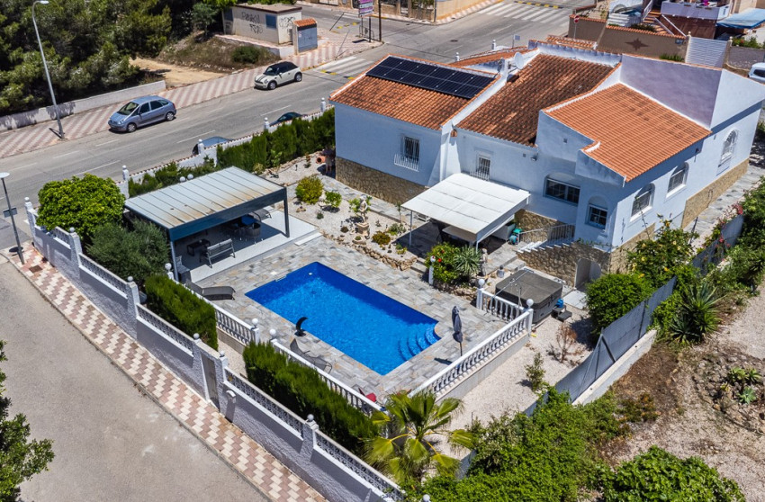 Resale - Villa -
La Marina - Costa Blanca
