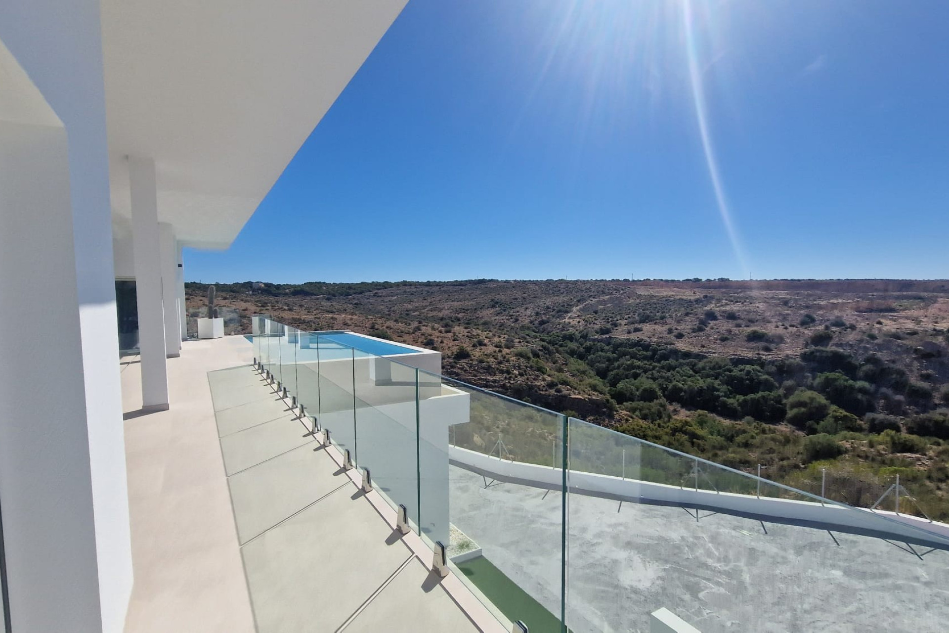 Resale - Villa -
La Marina