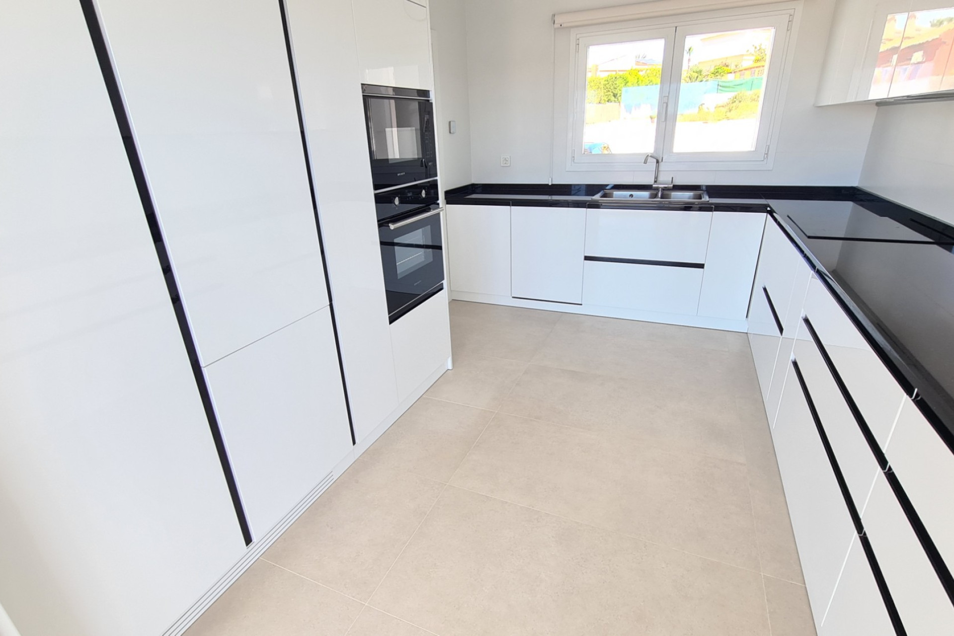 Resale - Villa -
La Marina