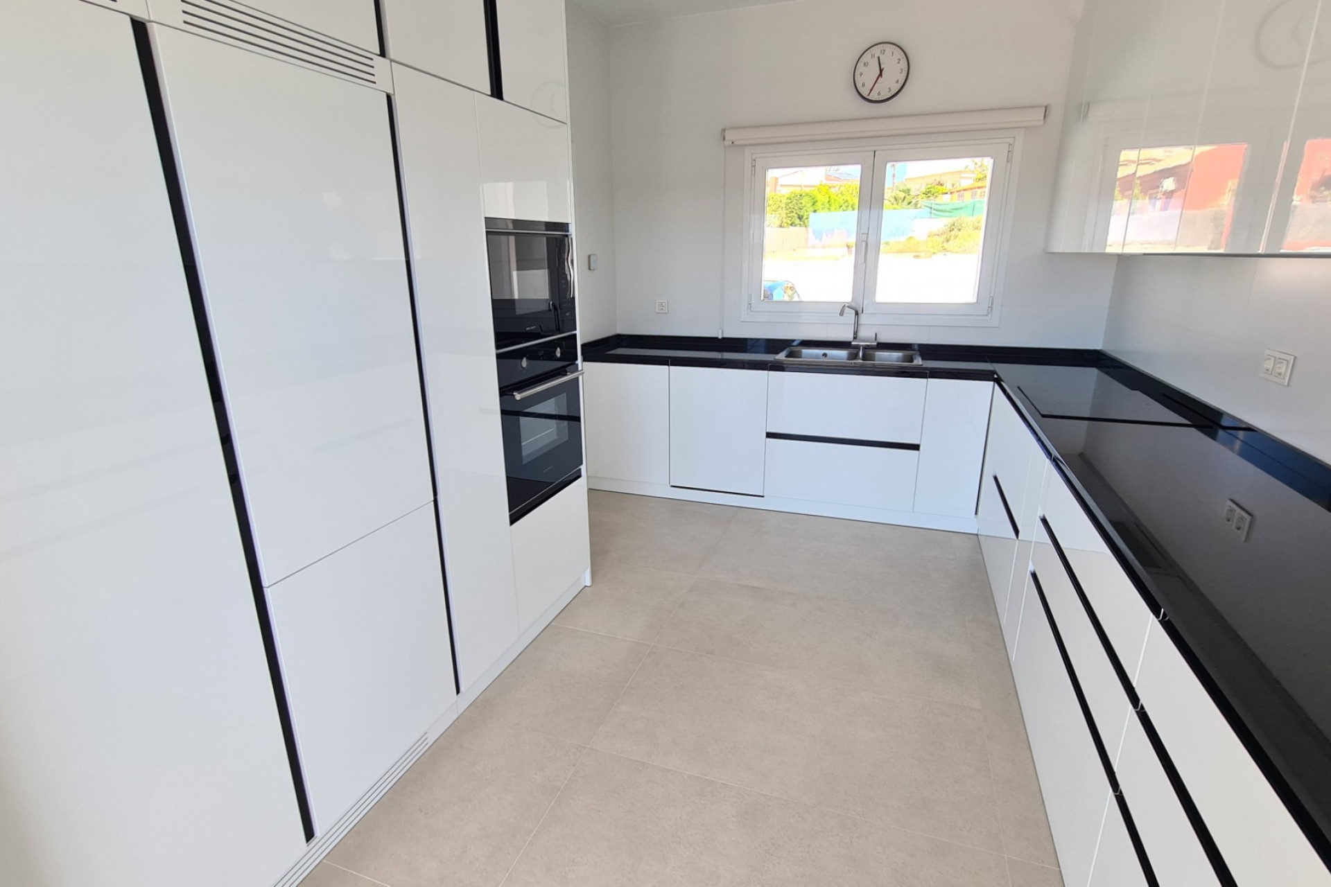 Resale - Villa -
La Marina