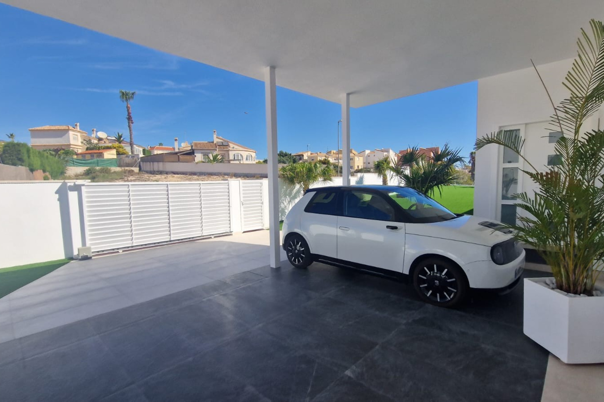 Resale - Villa -
La Marina