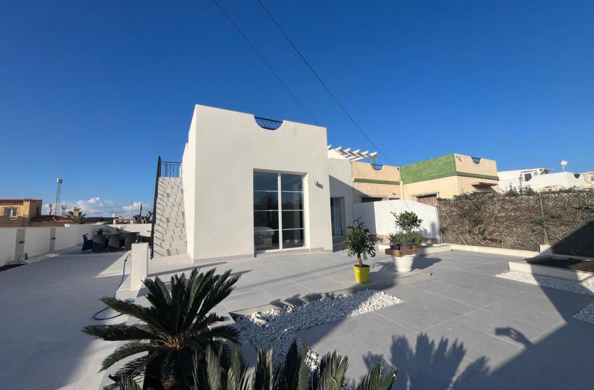 Resale - Villa -
La Siesta