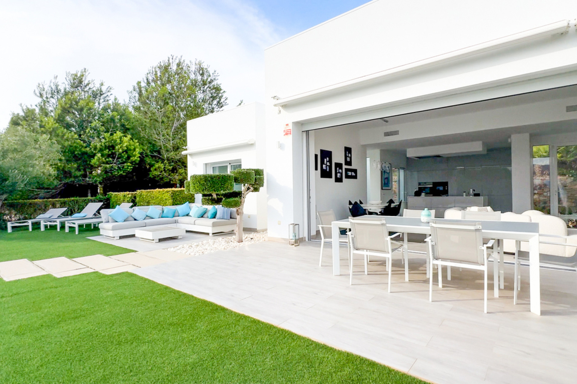 Resale - Villa -
Las Colinas Golf Resort