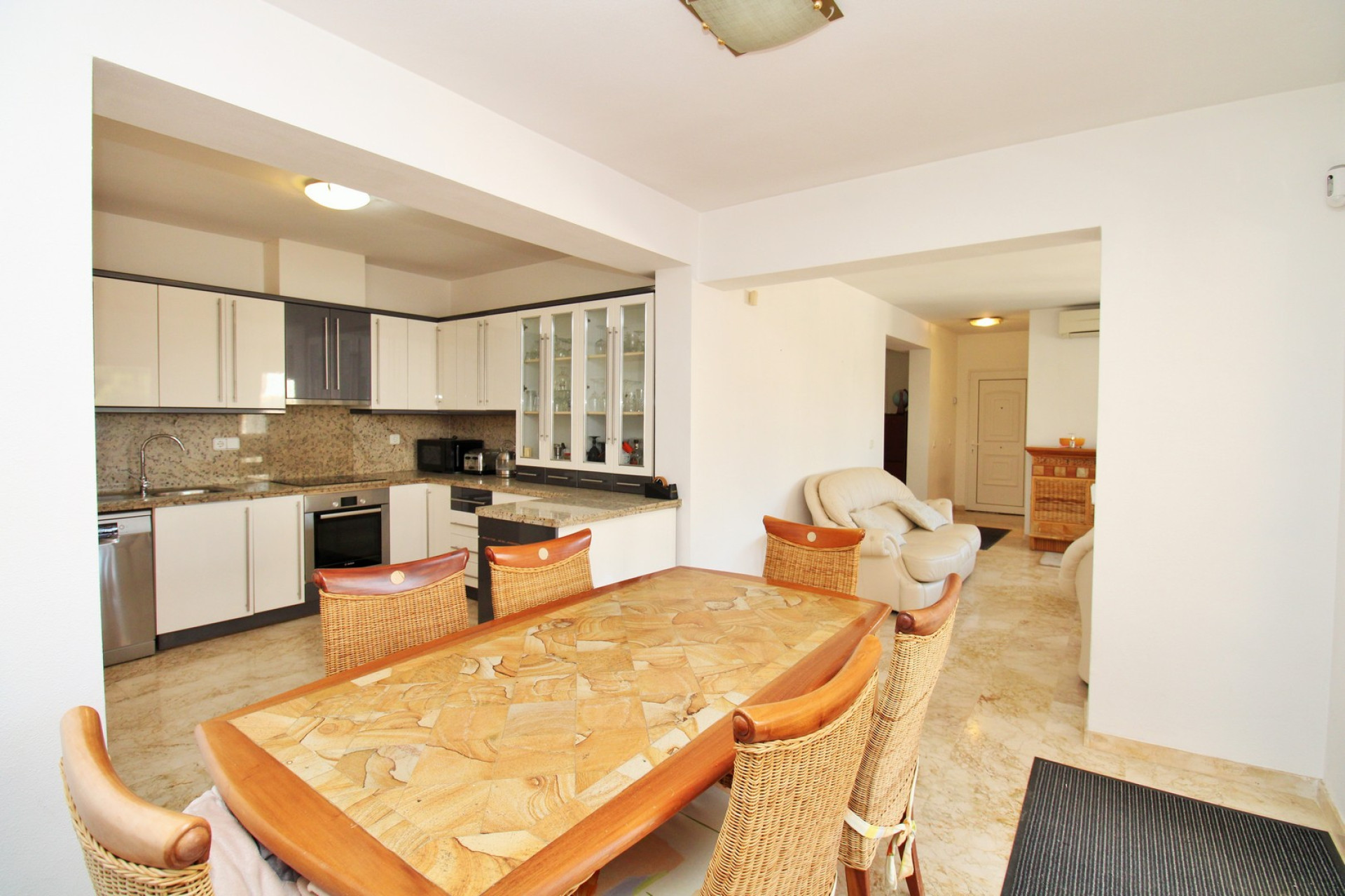 Resale - Villa -
Las Ramblas