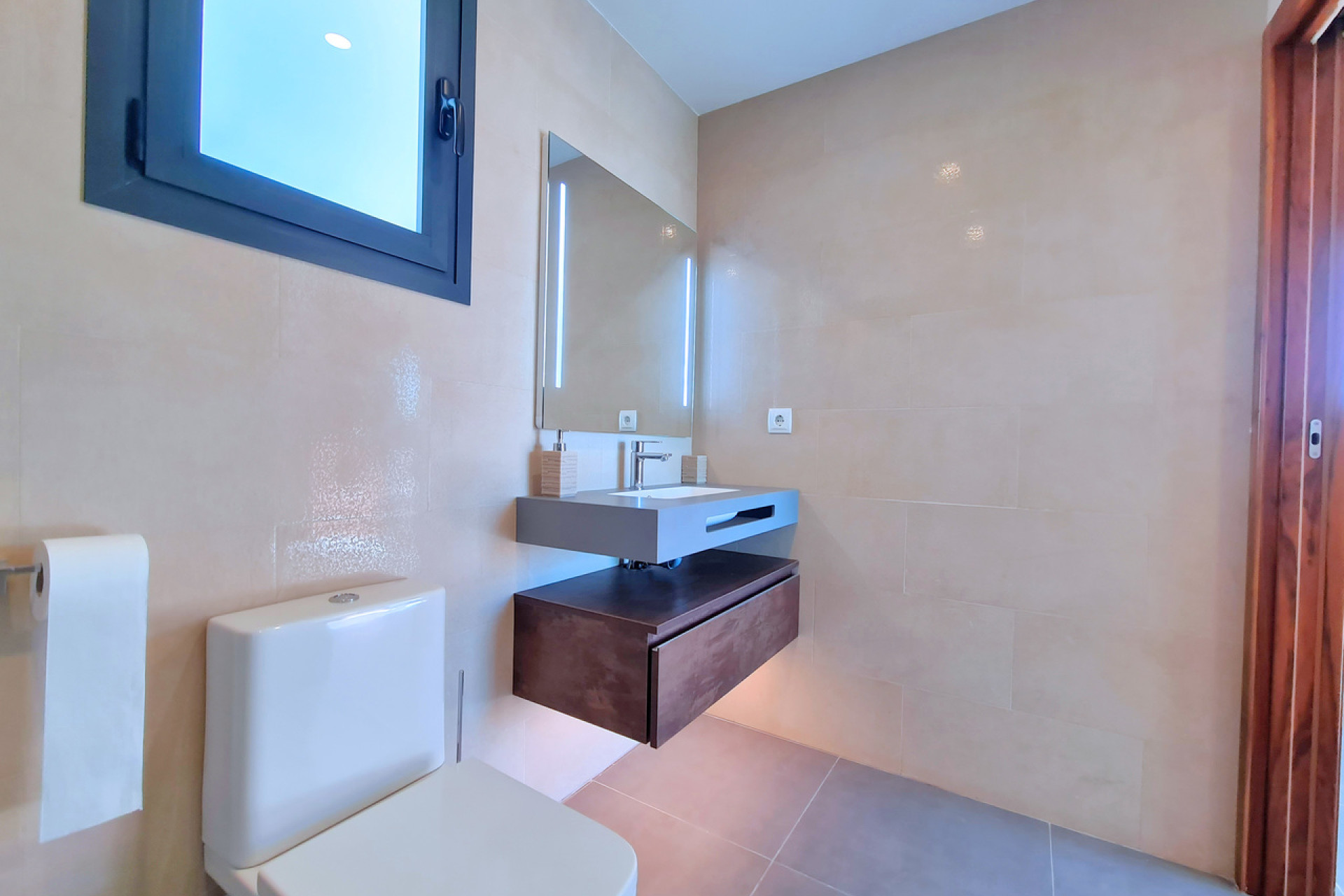 Resale - Villa -
Los Alcazares