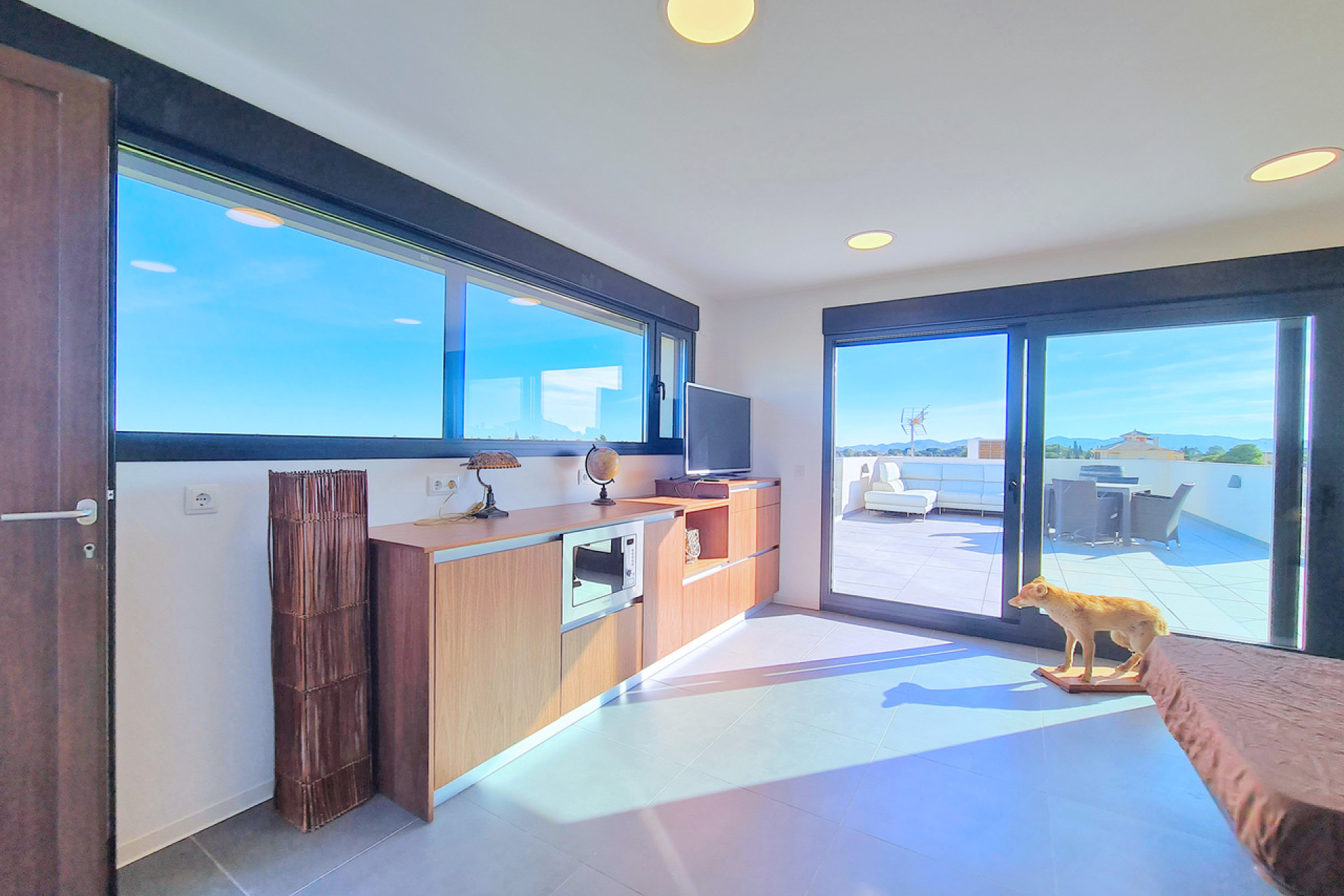 Resale - Villa -
Los Alcazares