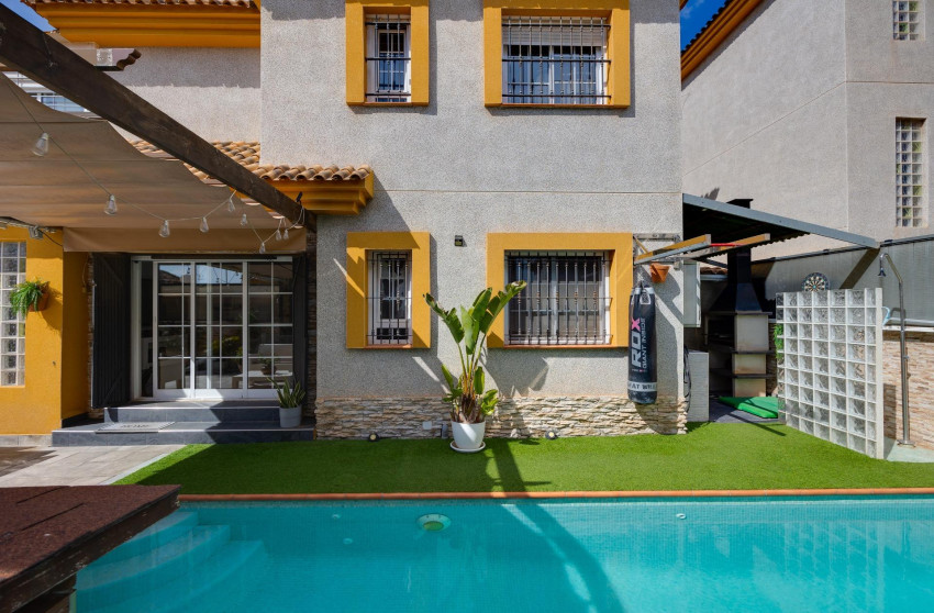 Resale - Villa -
Los Montesinos - La Herrada
