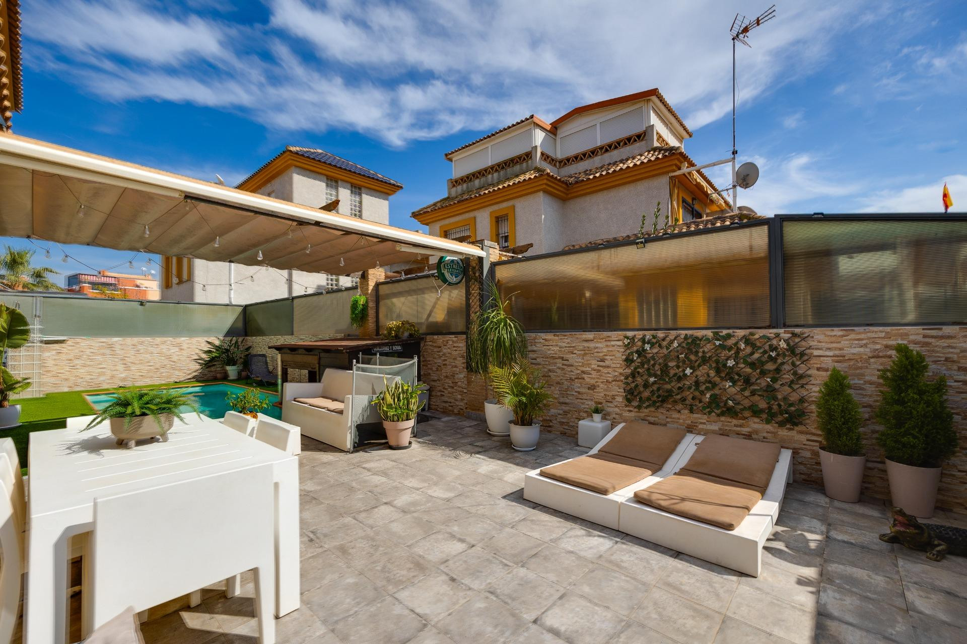 Resale - Villa -
Los Montesinos - La Herrada