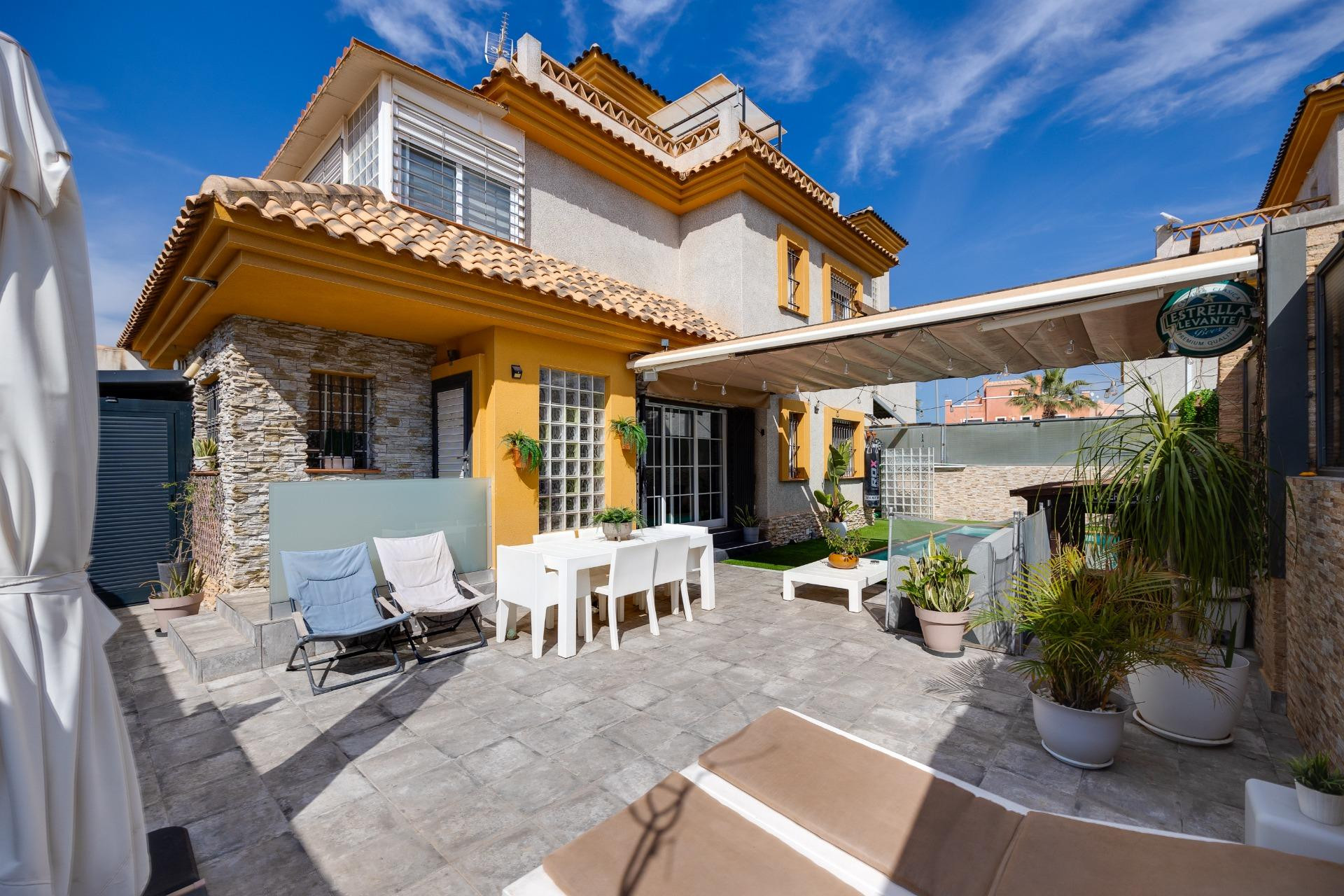 Resale - Villa -
Los Montesinos - La Herrada