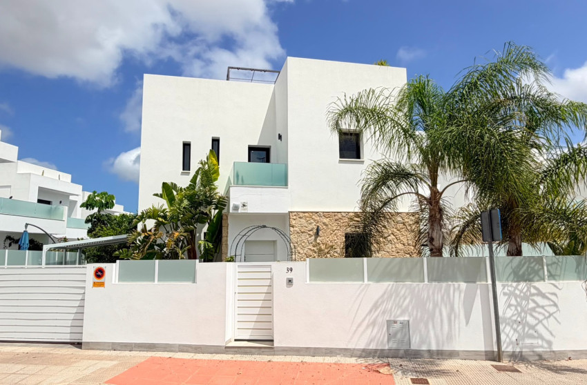 Resale - Villa -
Los Montesinos - La Herrada