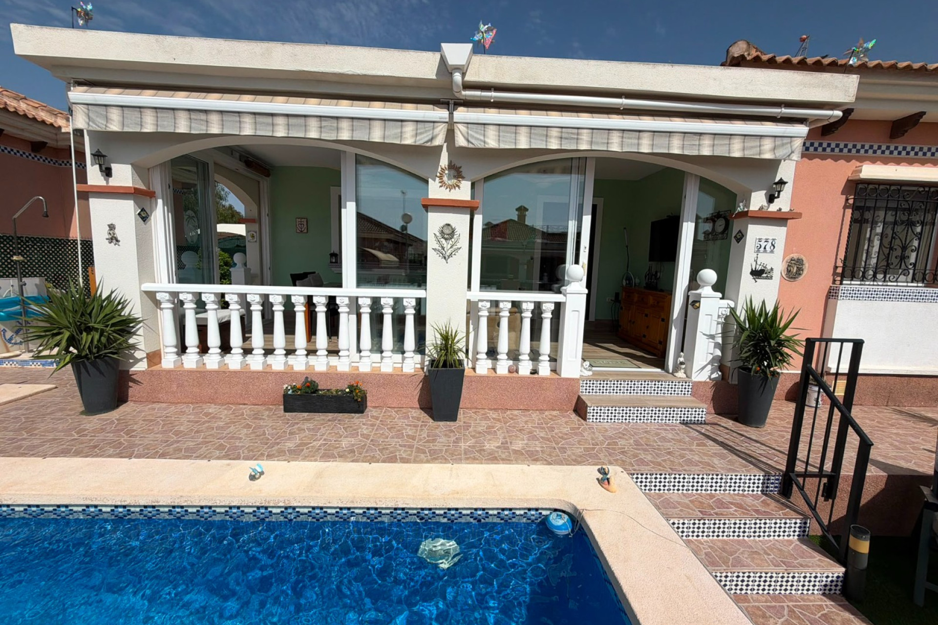 Resale - Villa -
Los Montesinos - La Herrada