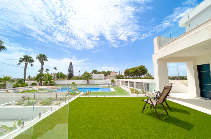 Resale - Villa -
Los Montesinos