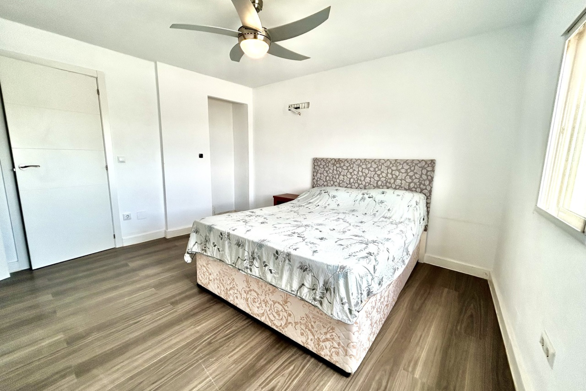Resale - Villa -
Los Montesinos