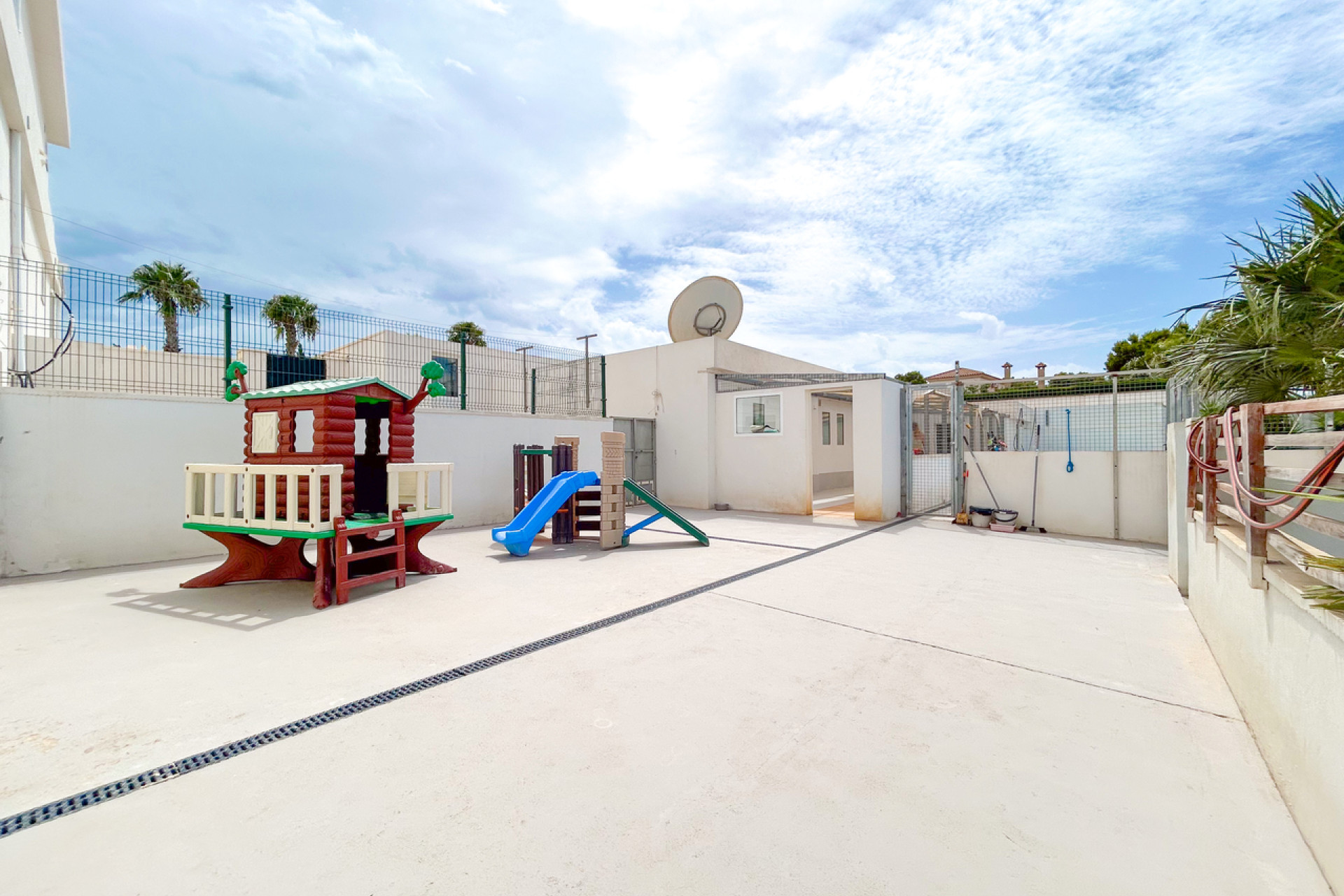 Resale - Villa -
Los Montesinos