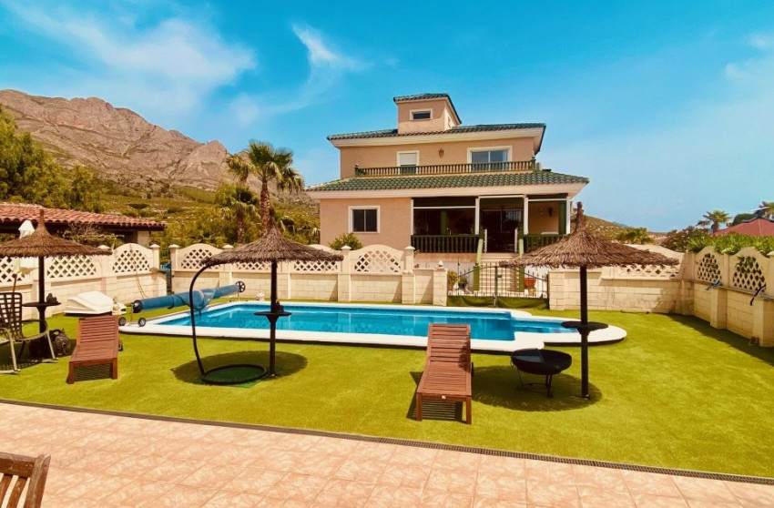 Resale - Villa -
Macisvenda - MACISVENDA