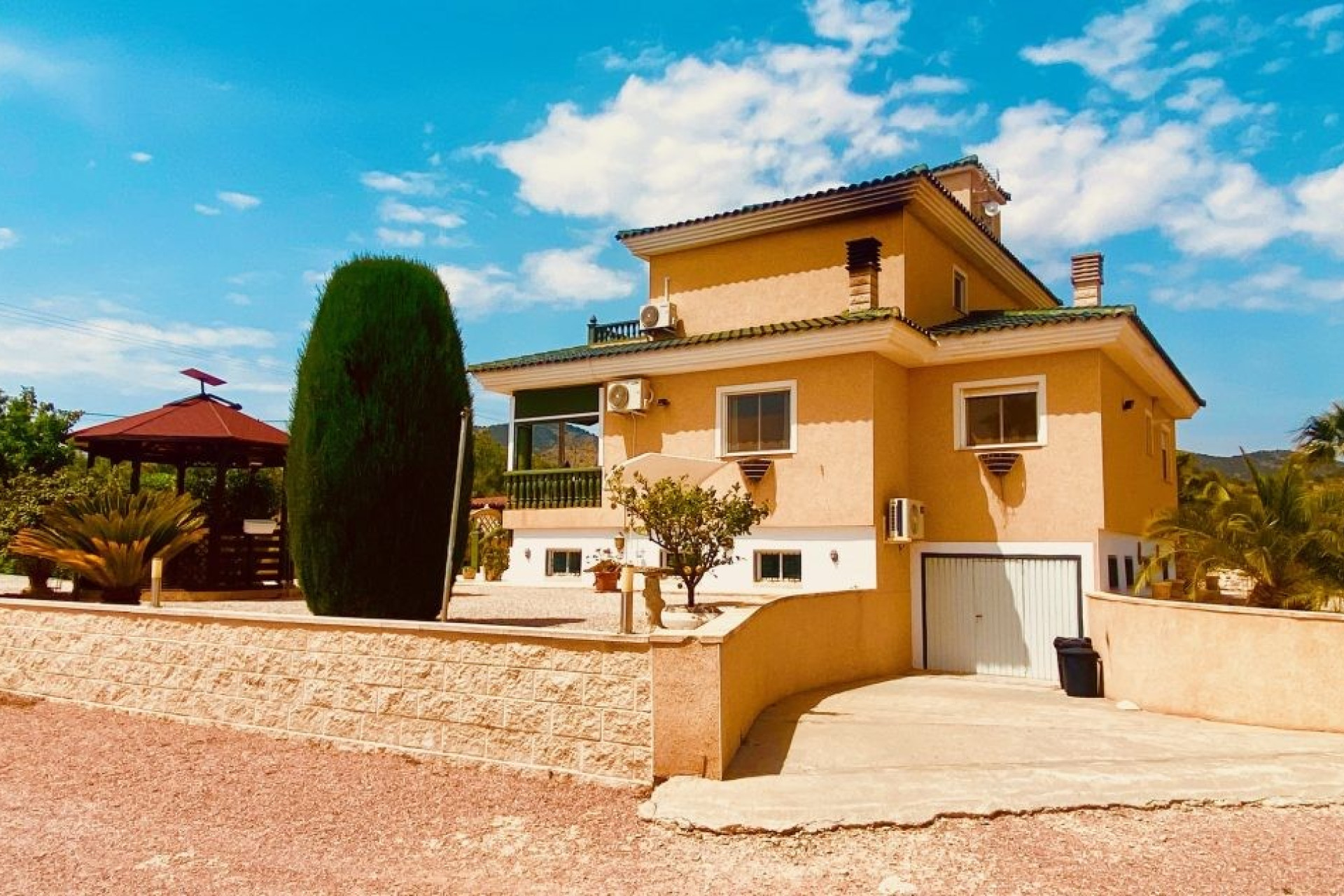 Resale - Villa -
Macisvenda - MACISVENDA