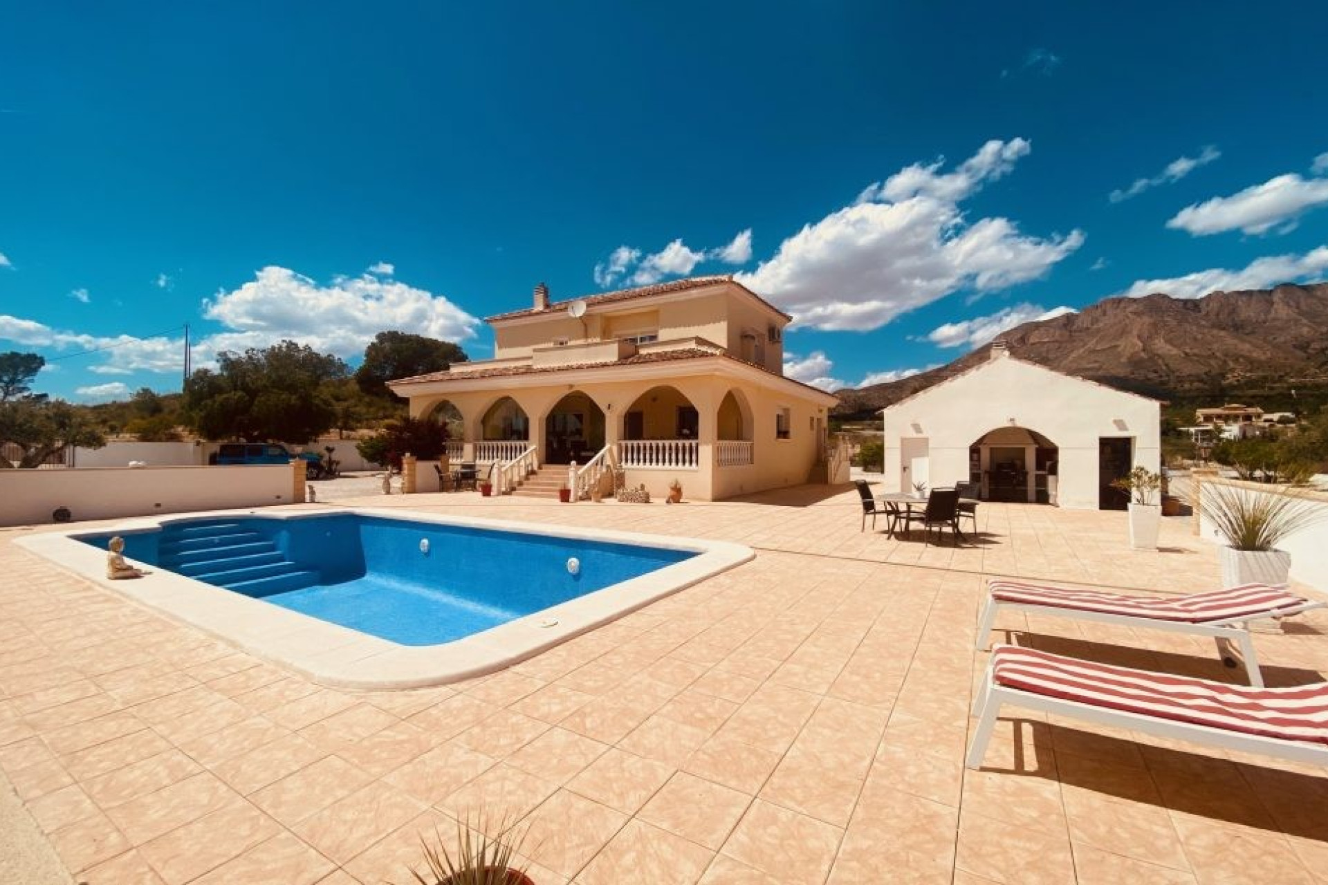Resale - Villa -
Macisvenda - MACISVENDA