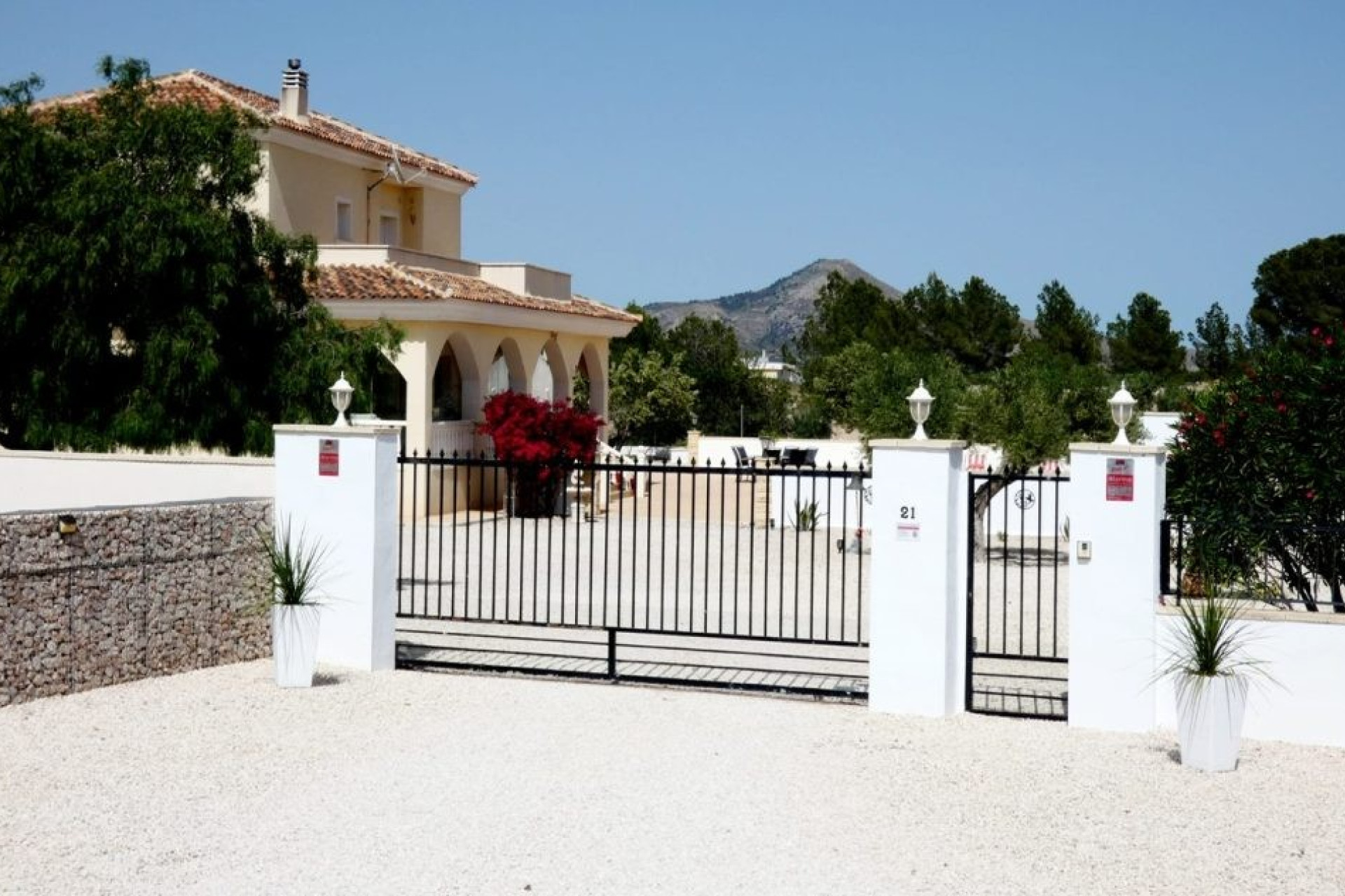 Resale - Villa -
Macisvenda - MACISVENDA