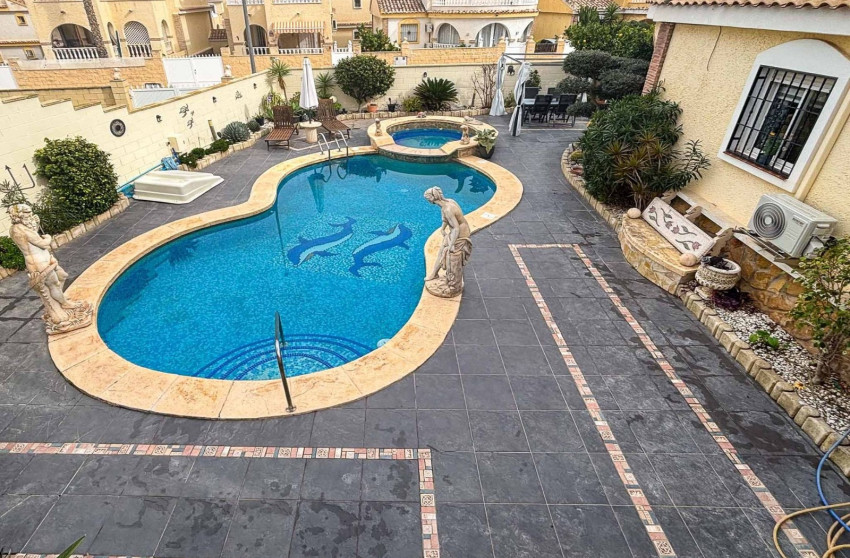 Resale - Villa -
Monforte del Cid