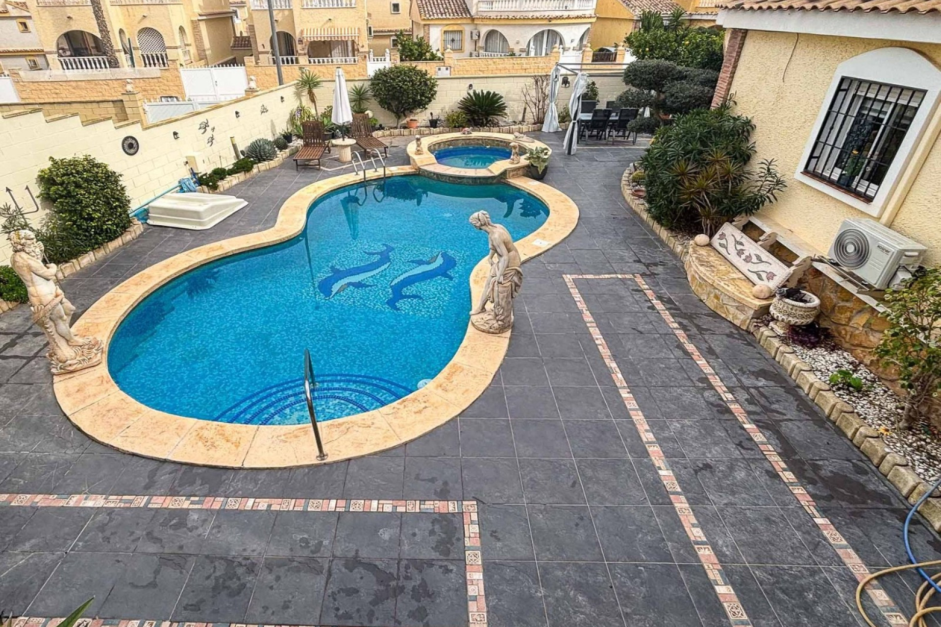 Resale - Villa -
Monforte del Cid