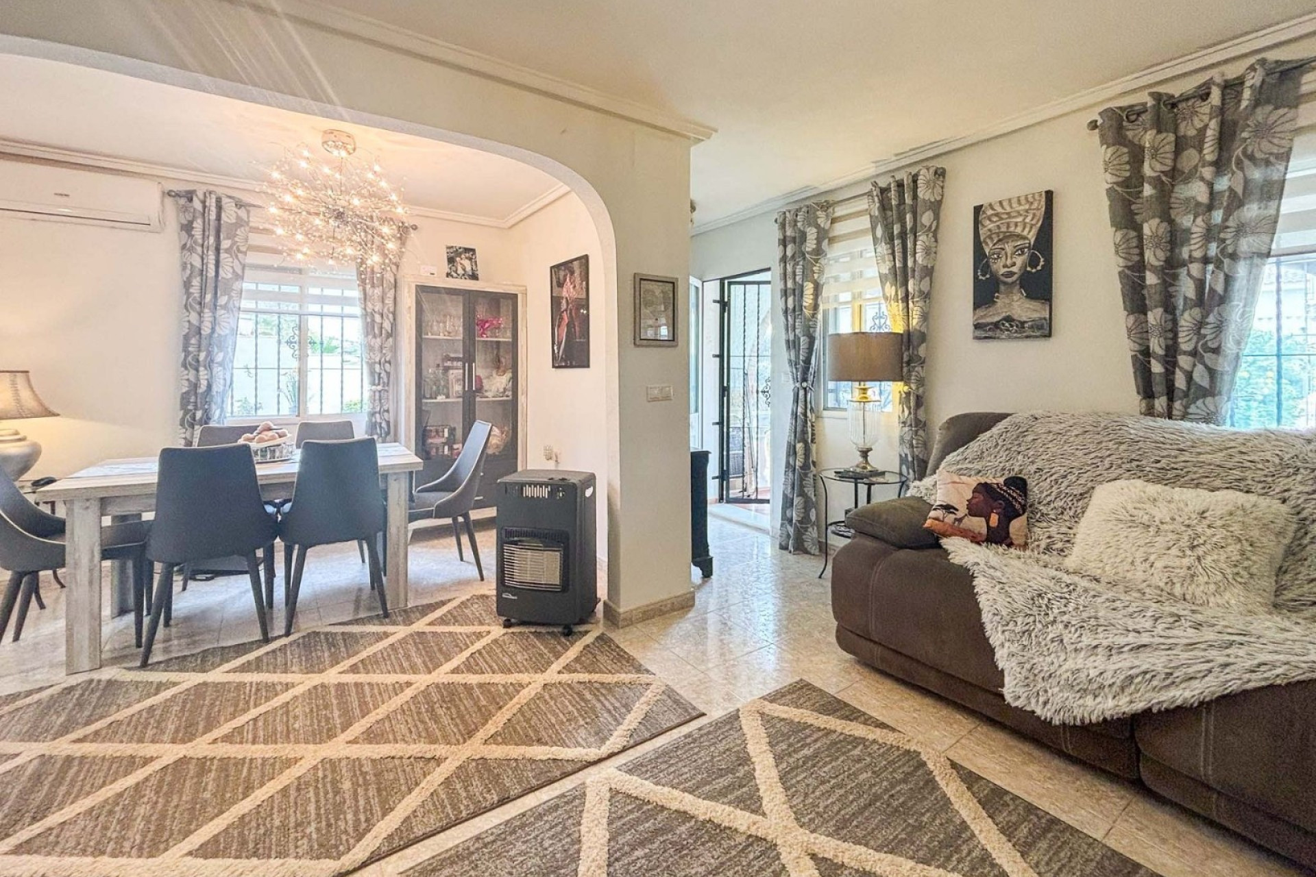 Resale - Villa -
Monforte del Cid