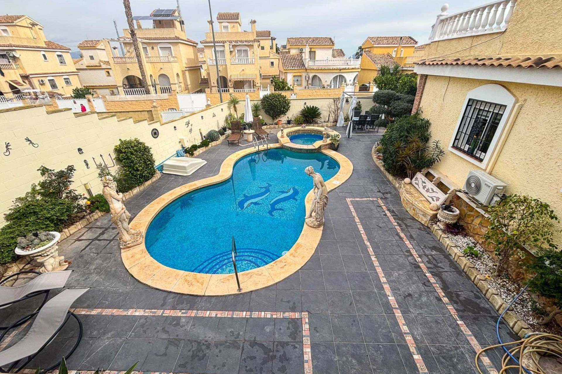 Resale - Villa -
Monforte del Cid