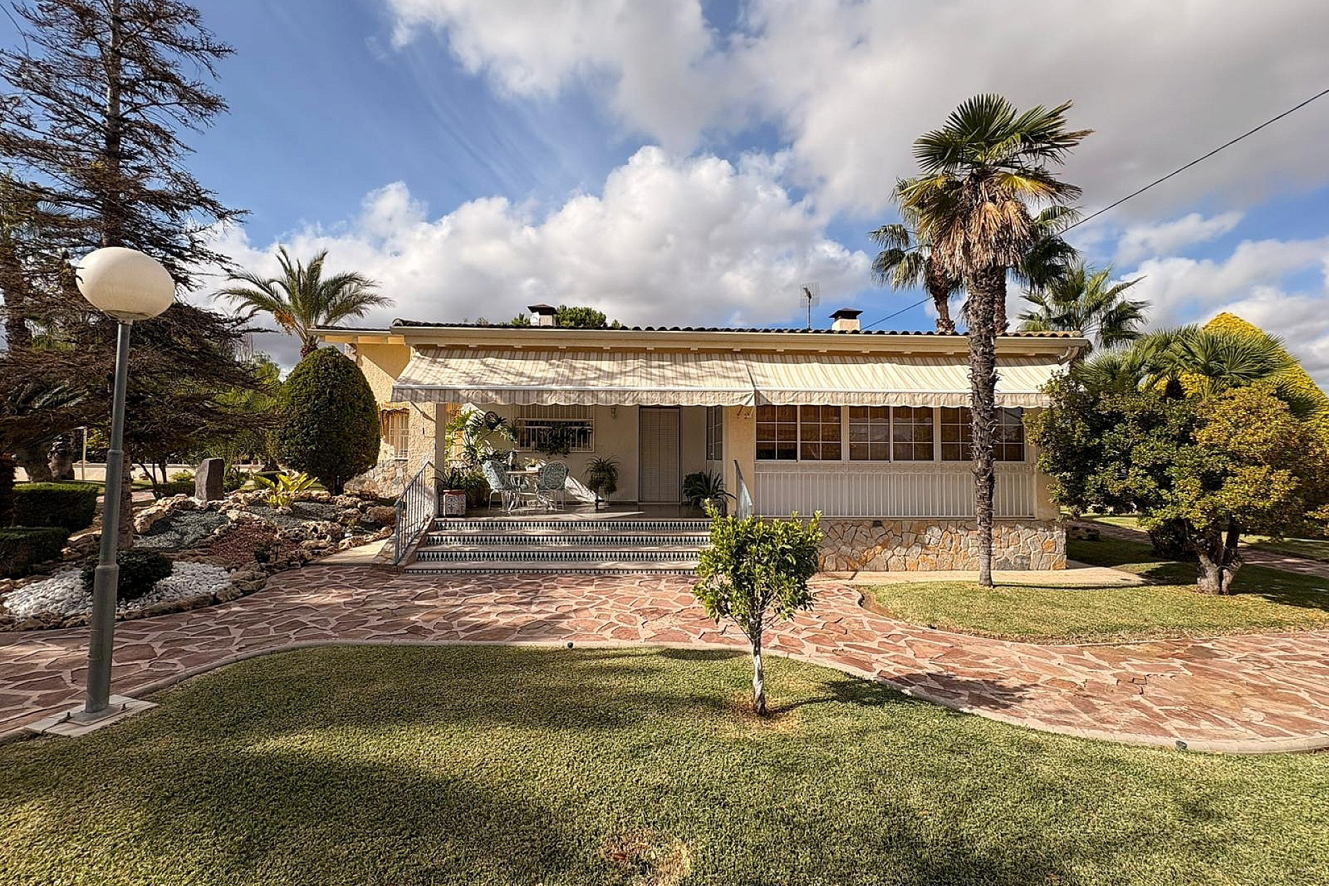 Resale - Villa -
Monovar
