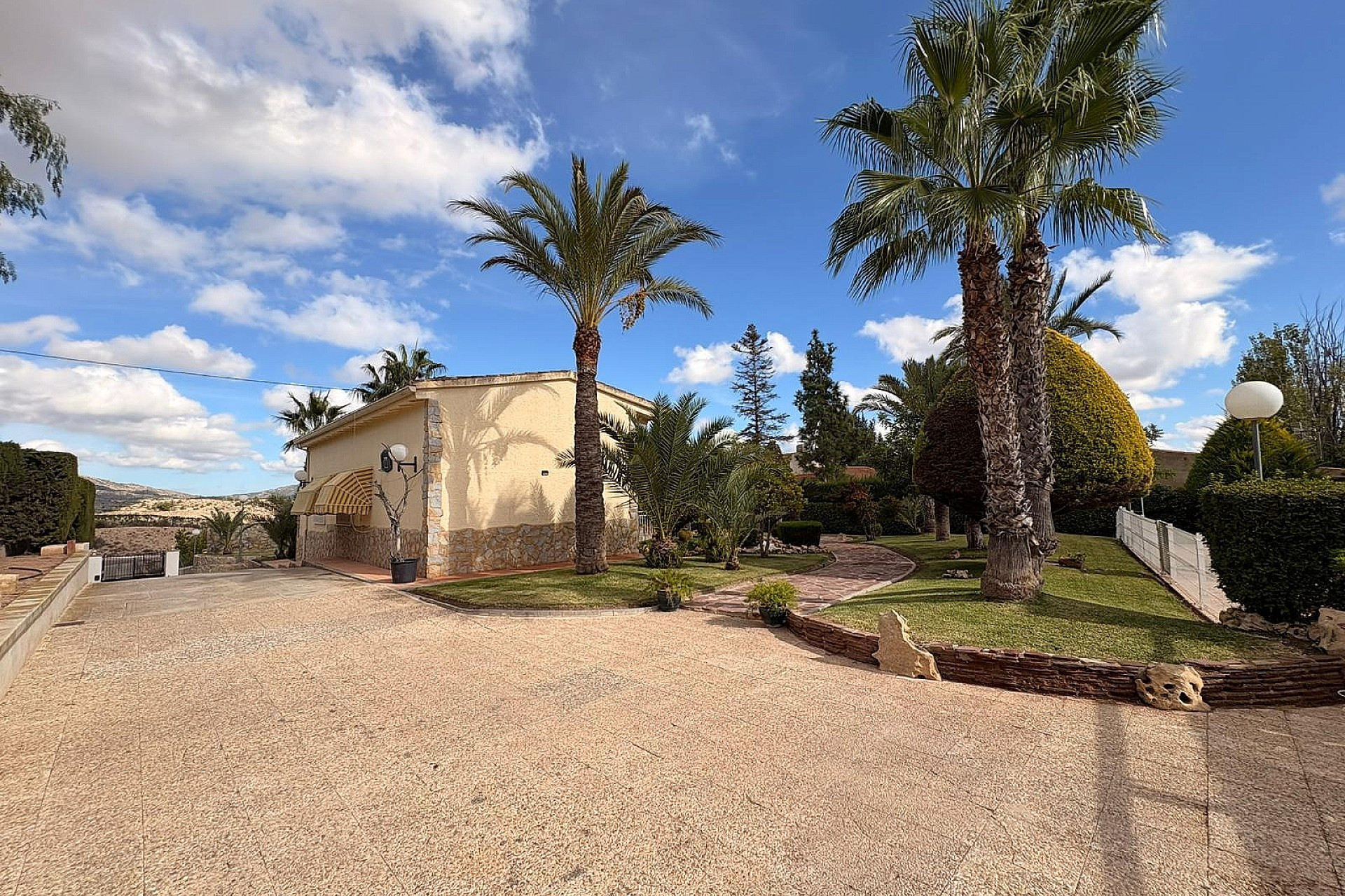 Resale - Villa -
Monovar