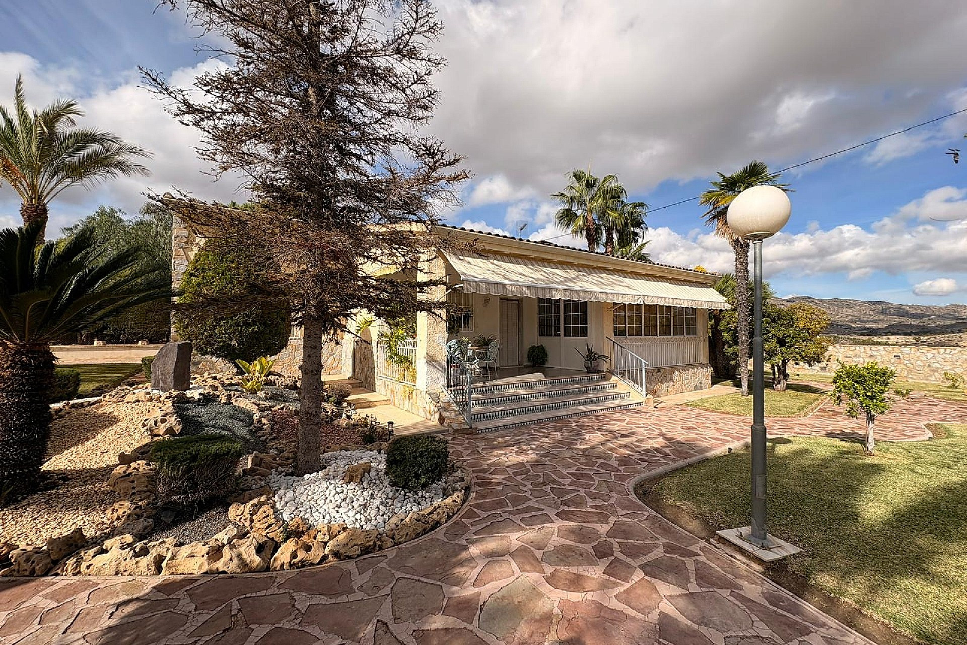 Resale - Villa -
Monovar