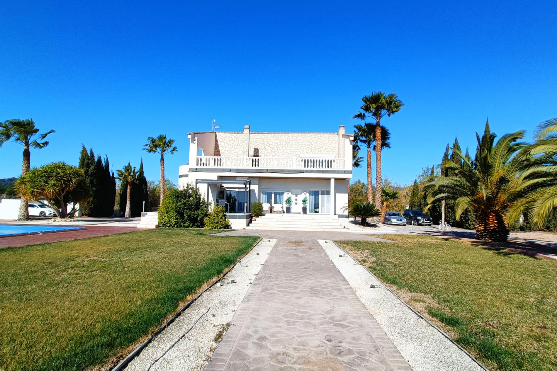 Resale - Villa -
Novelda