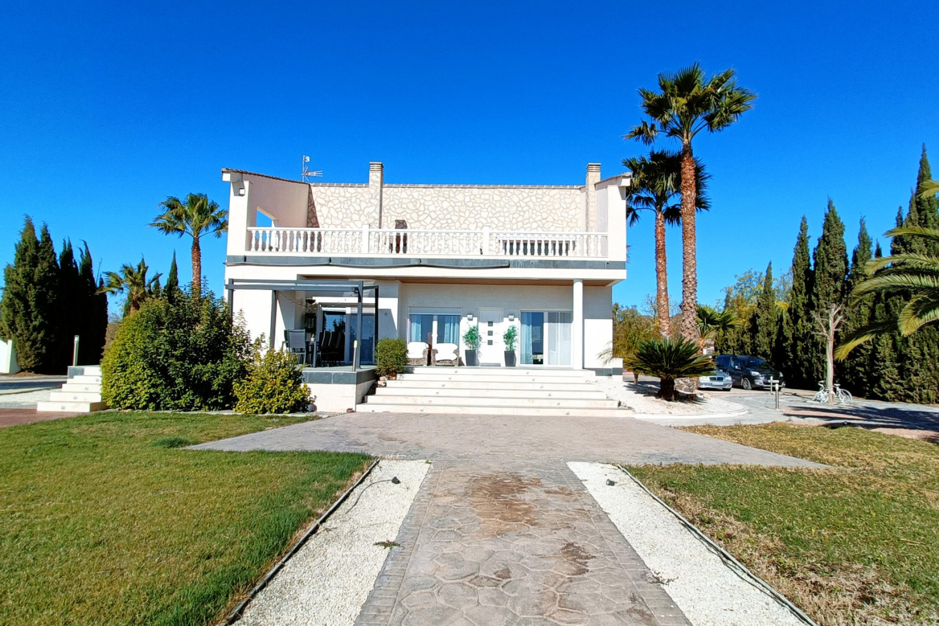 Resale - Villa -
Novelda