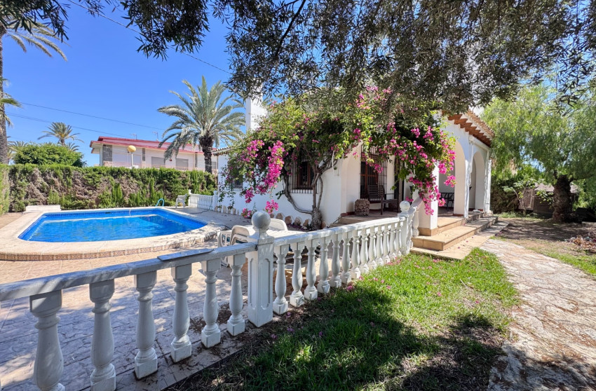 Resale - Villa -
Orihuela Costa - Cabo Roig