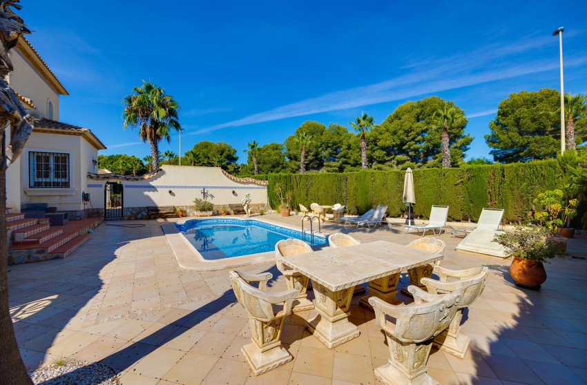 Resale - Villa -
Orihuela Costa - Costa Blanca