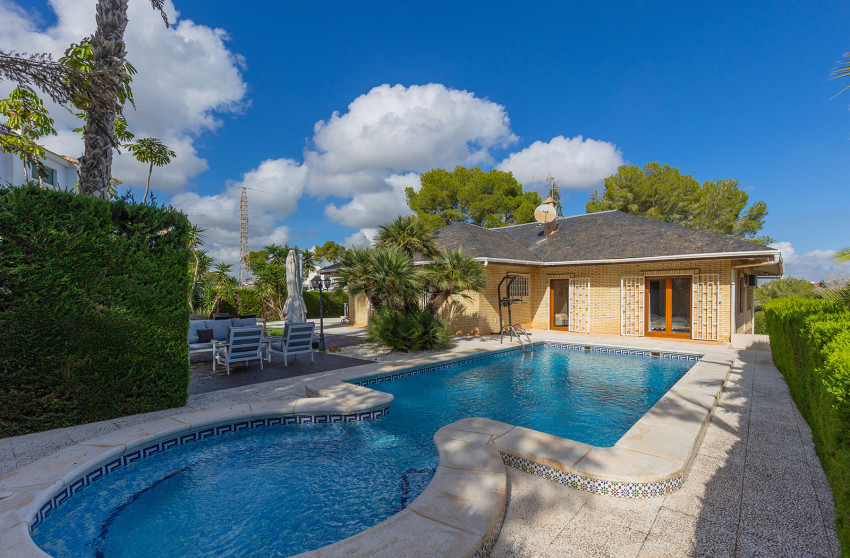 Resale - Villa -
Orihuela Costa - Costa Blanca