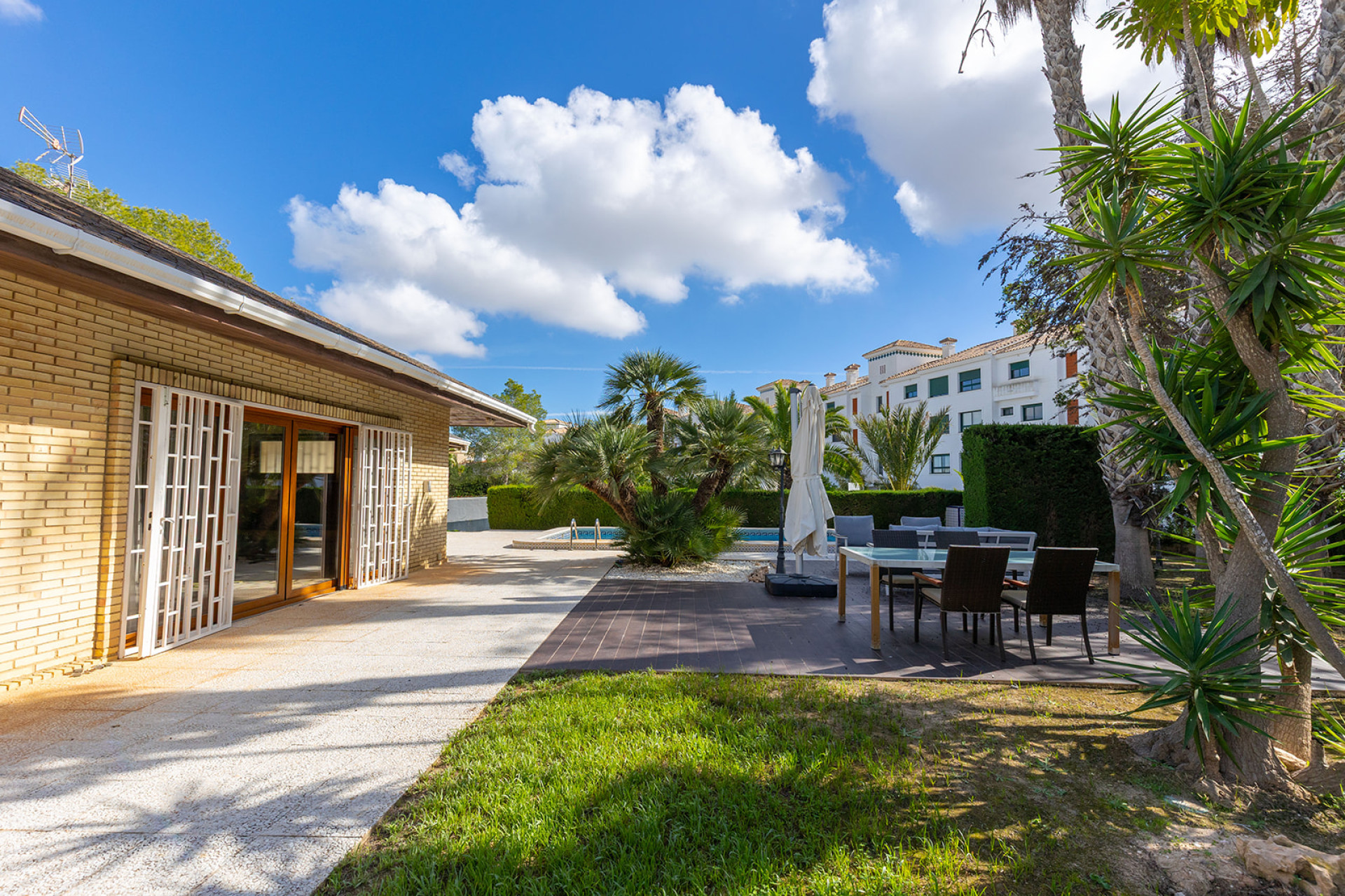 Resale - Villa -
Orihuela Costa - Costa Blanca