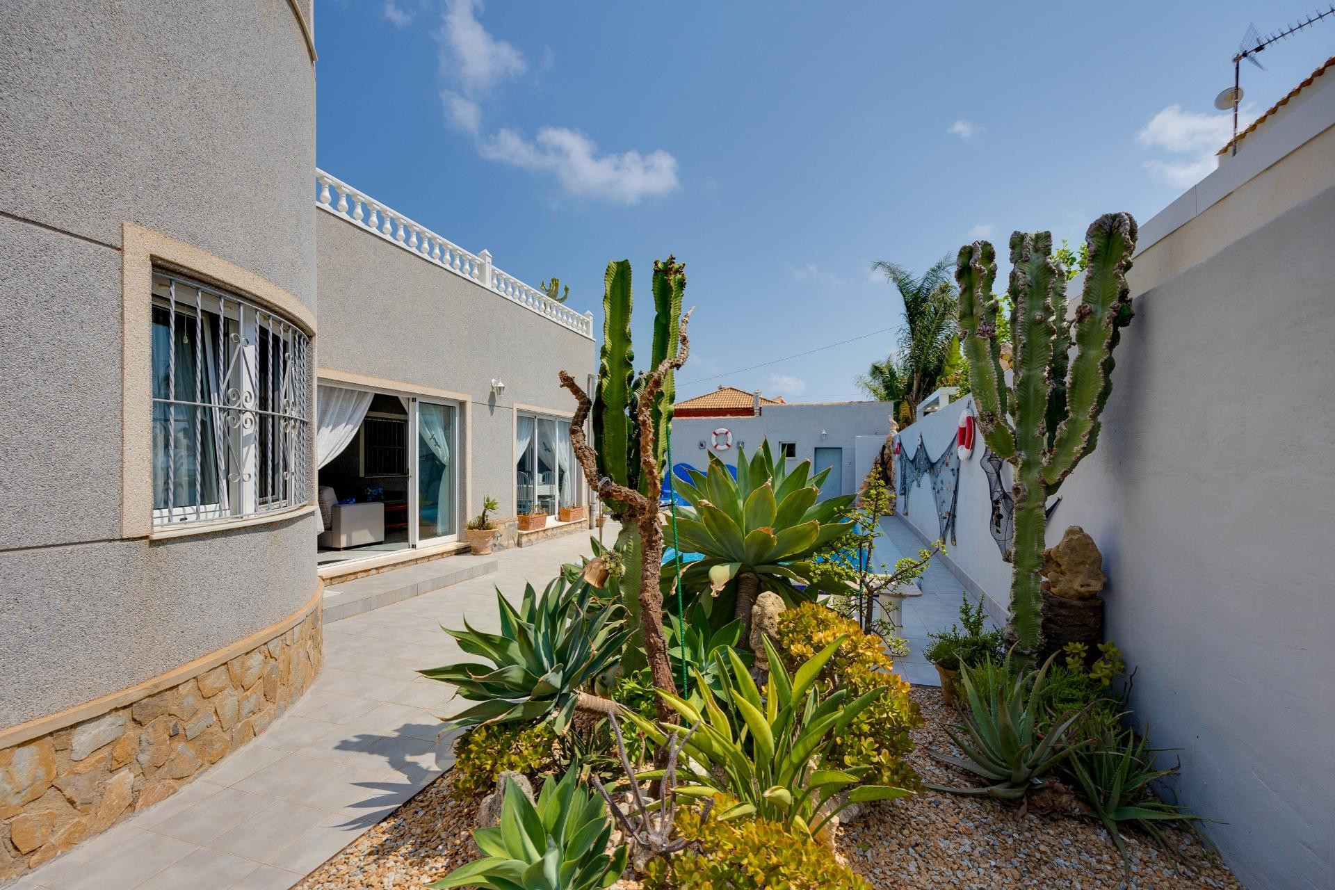 Resale - Villa -
Orihuela Costa - La Regia