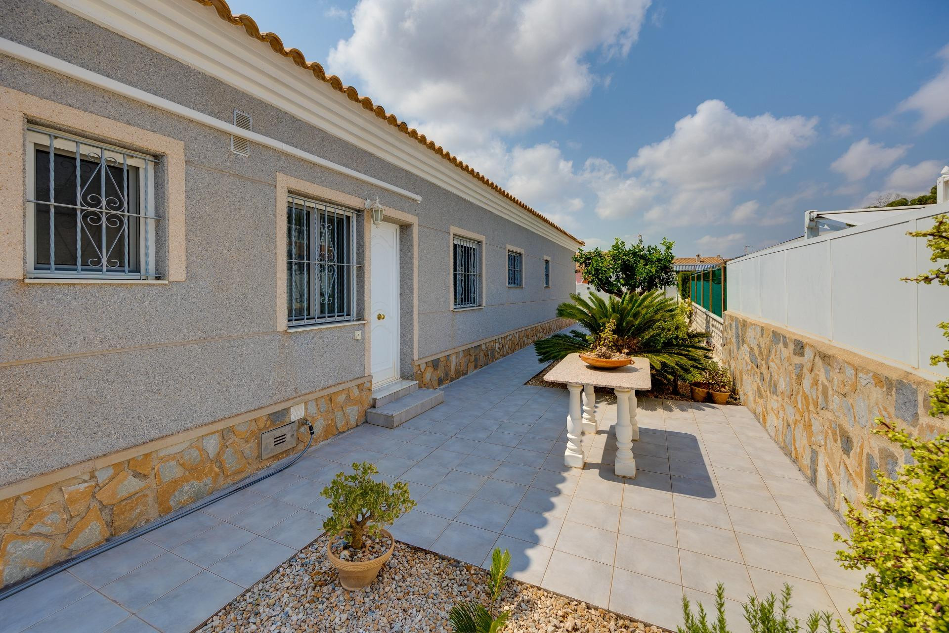 Resale - Villa -
Orihuela Costa - La Regia