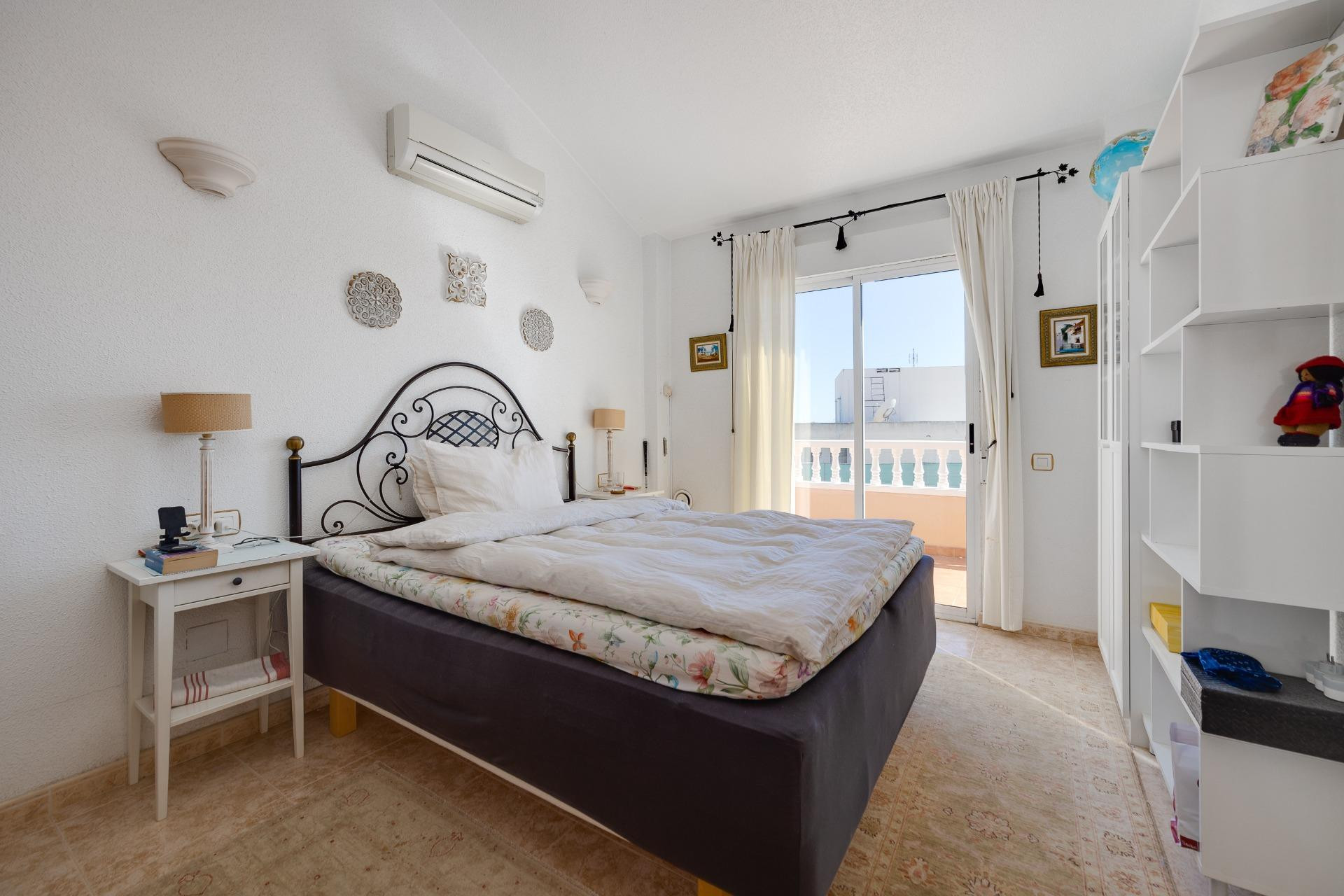 Resale - Villa -
Orihuela Costa - Lomas de Don Juan