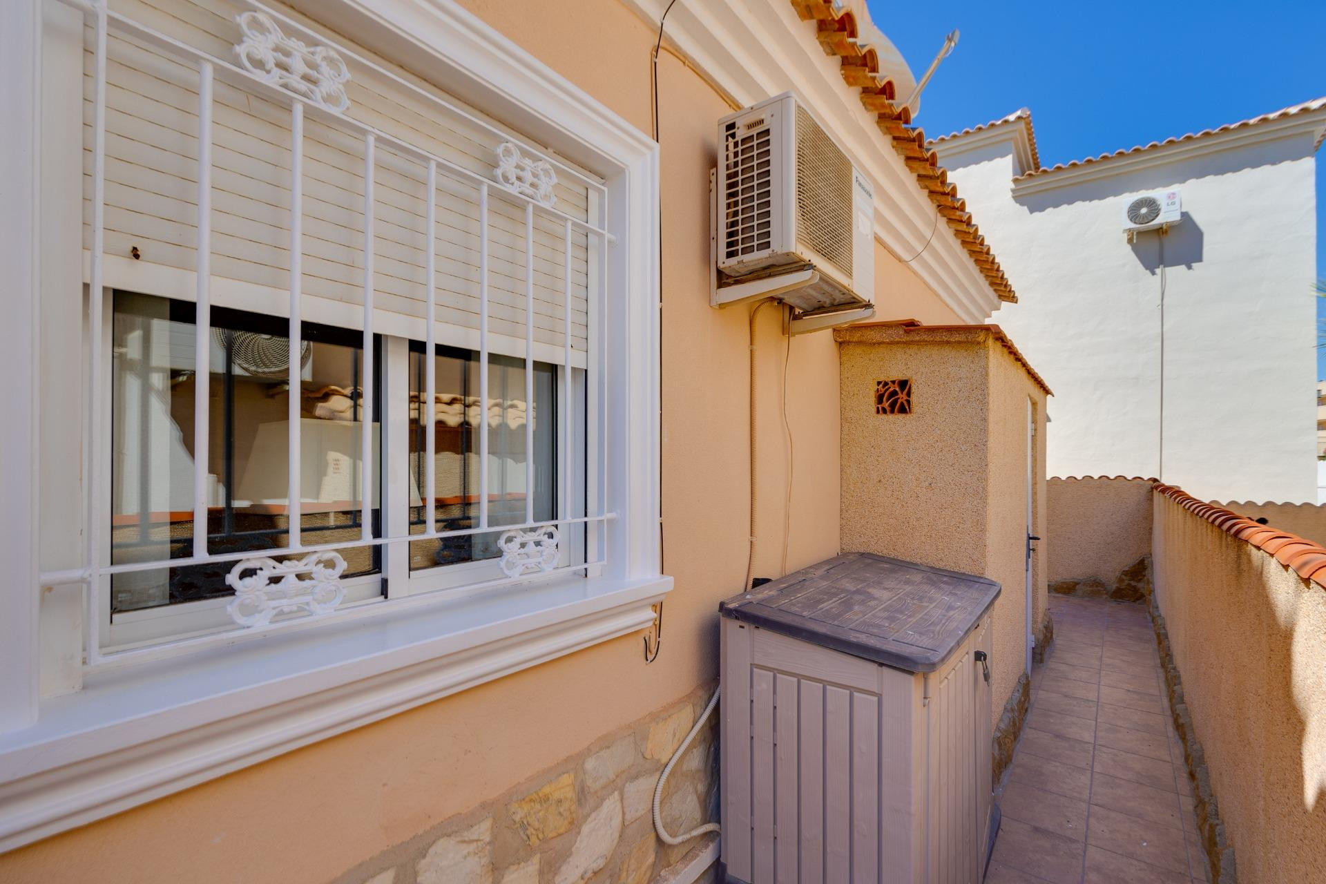 Resale - Villa -
Orihuela Costa - Lomas de Don Juan