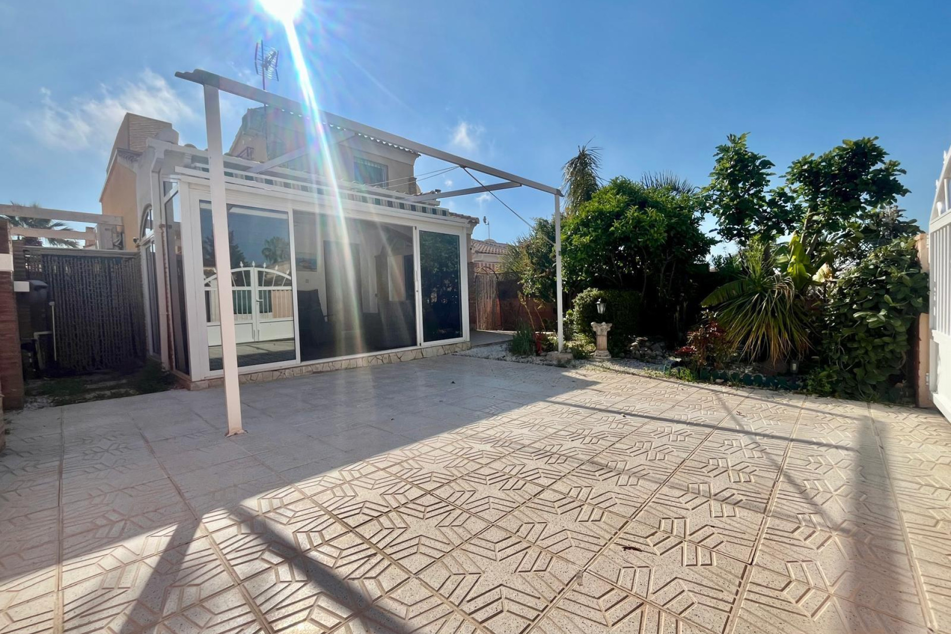 Resale - Villa -
Orihuela Costa - Los Almendros-la Florida